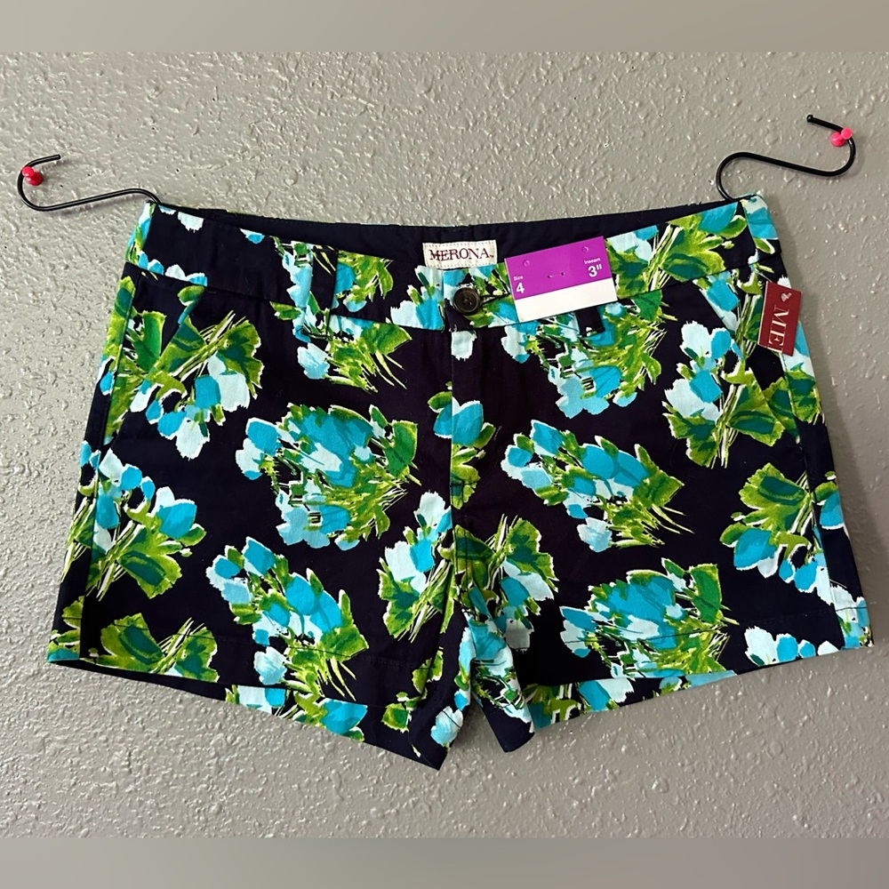 NWT Woman’s Black Floral  Khaki Merona Shorts Size W4 Inseam 3” Woman’s Shorts